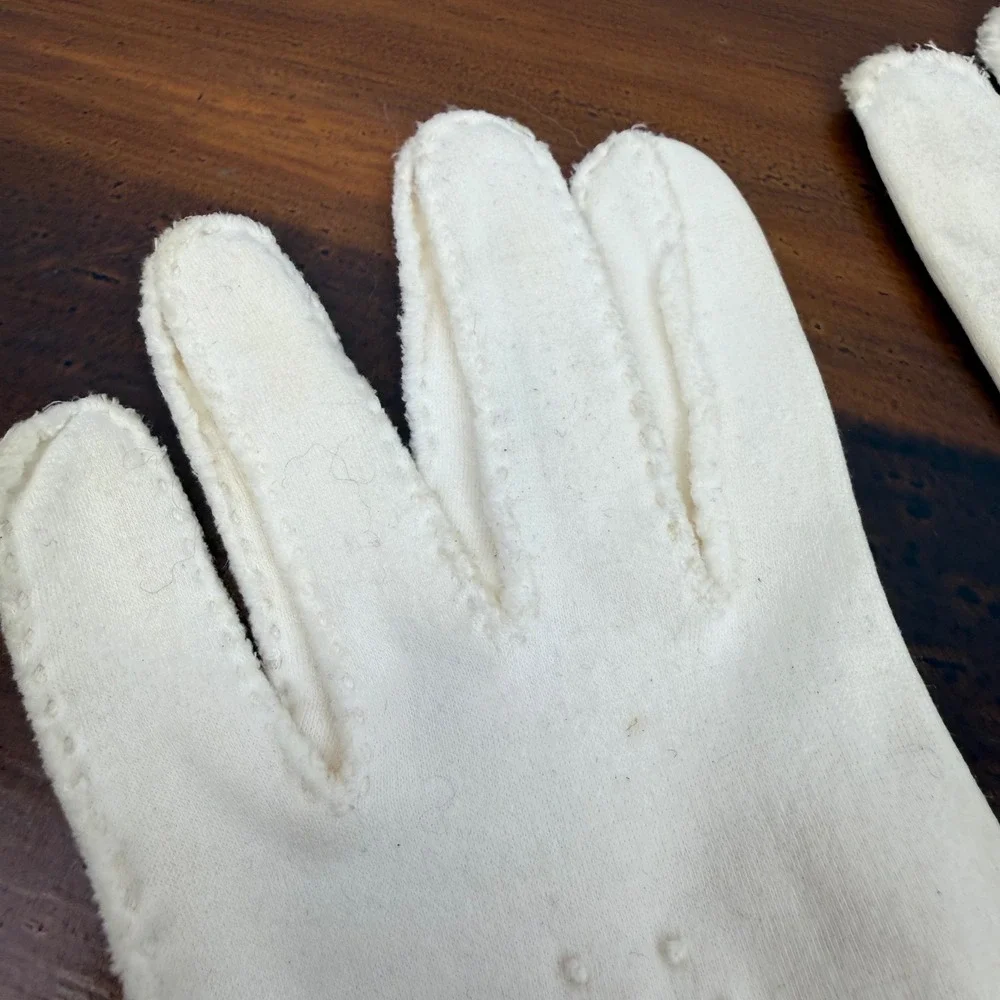 Vintage Cream Whipstitch Wrist Length Gloves Floral Raised Dot Embroidery Fair